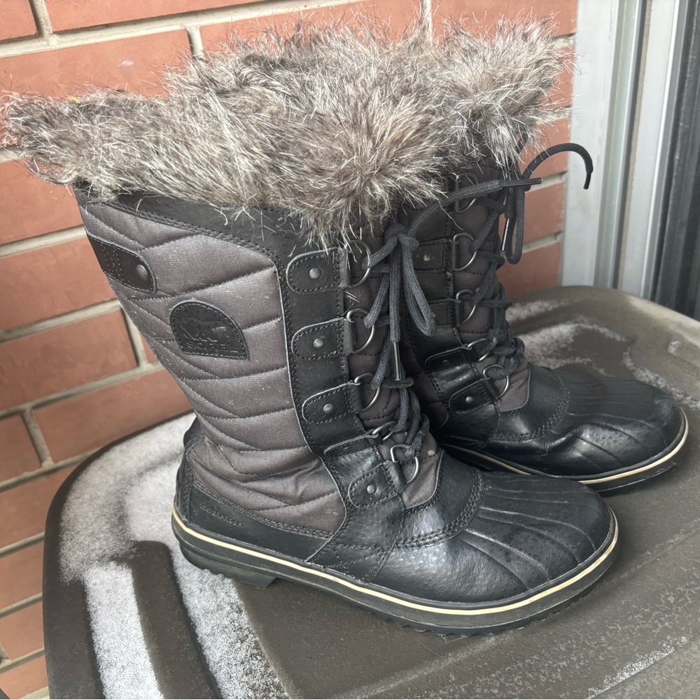 Sorel Black and Gray Winter Boots with Fur - Picture 7 of 8